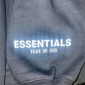 medium fear of God essentials, pullover, black.